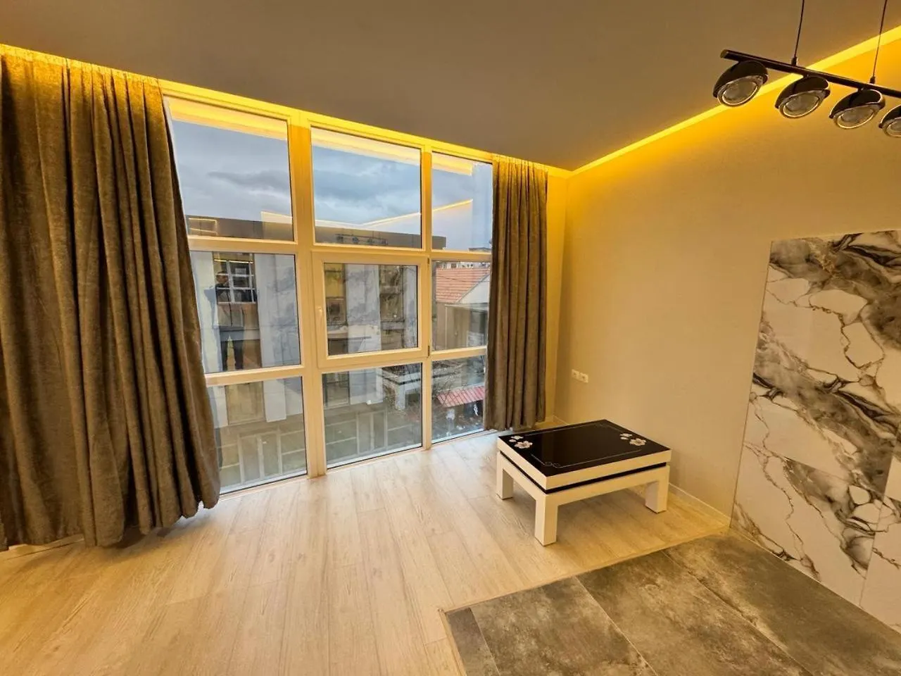 London Restaurant Hotel Kukes 4*,  Албания
