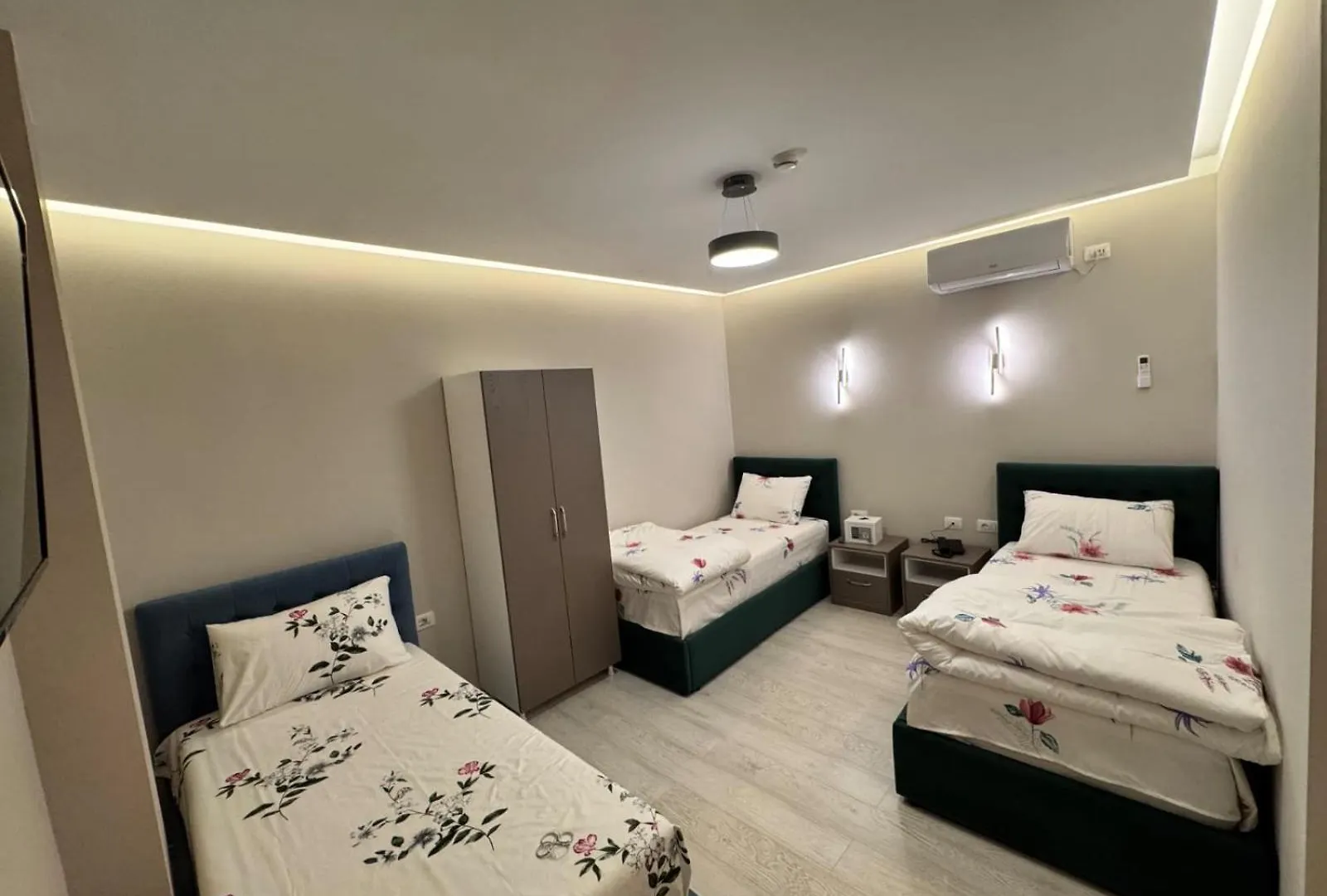 ****  London Restaurant Hotel Kukes Албания