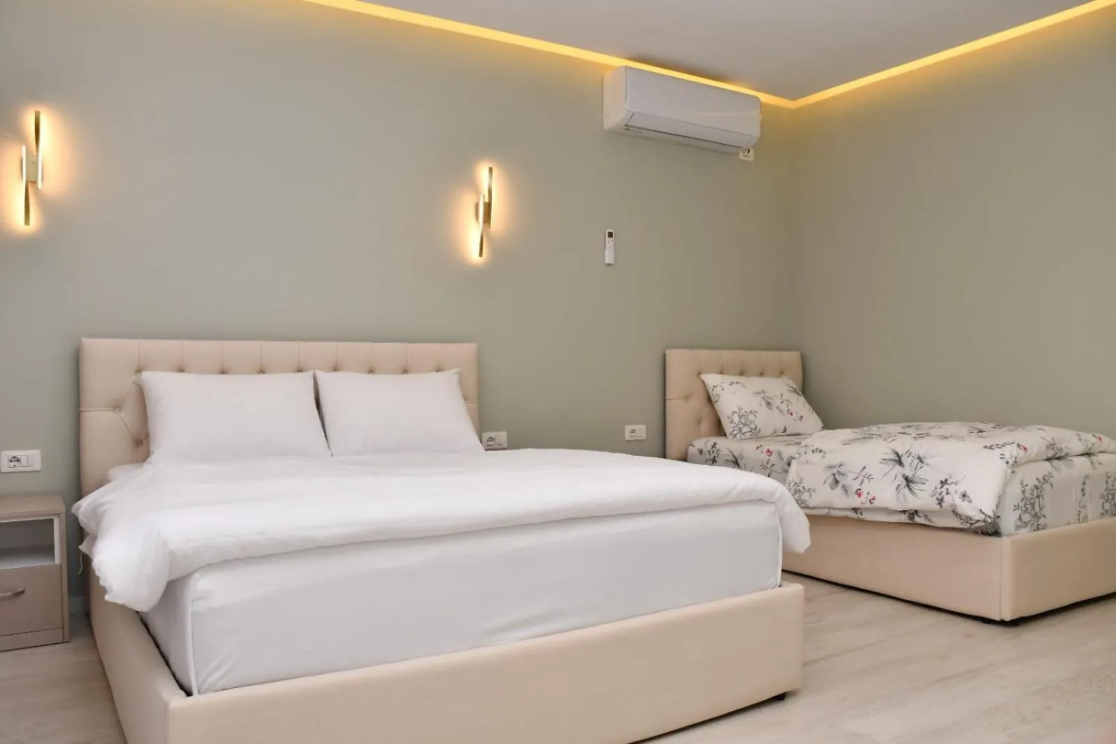 London Restaurant Hotel Kukes 4*,