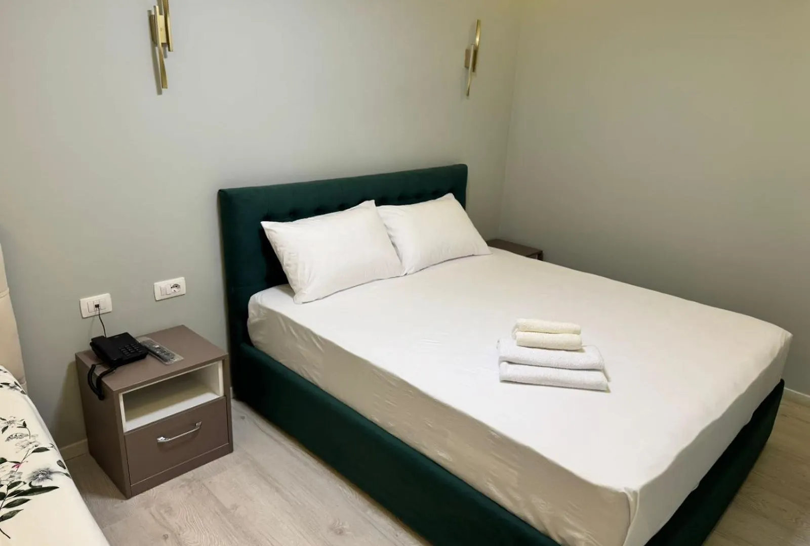 London Restaurant Hotel Kukes