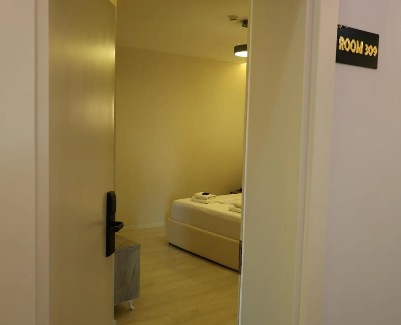 London Restaurant Hotel Kukes