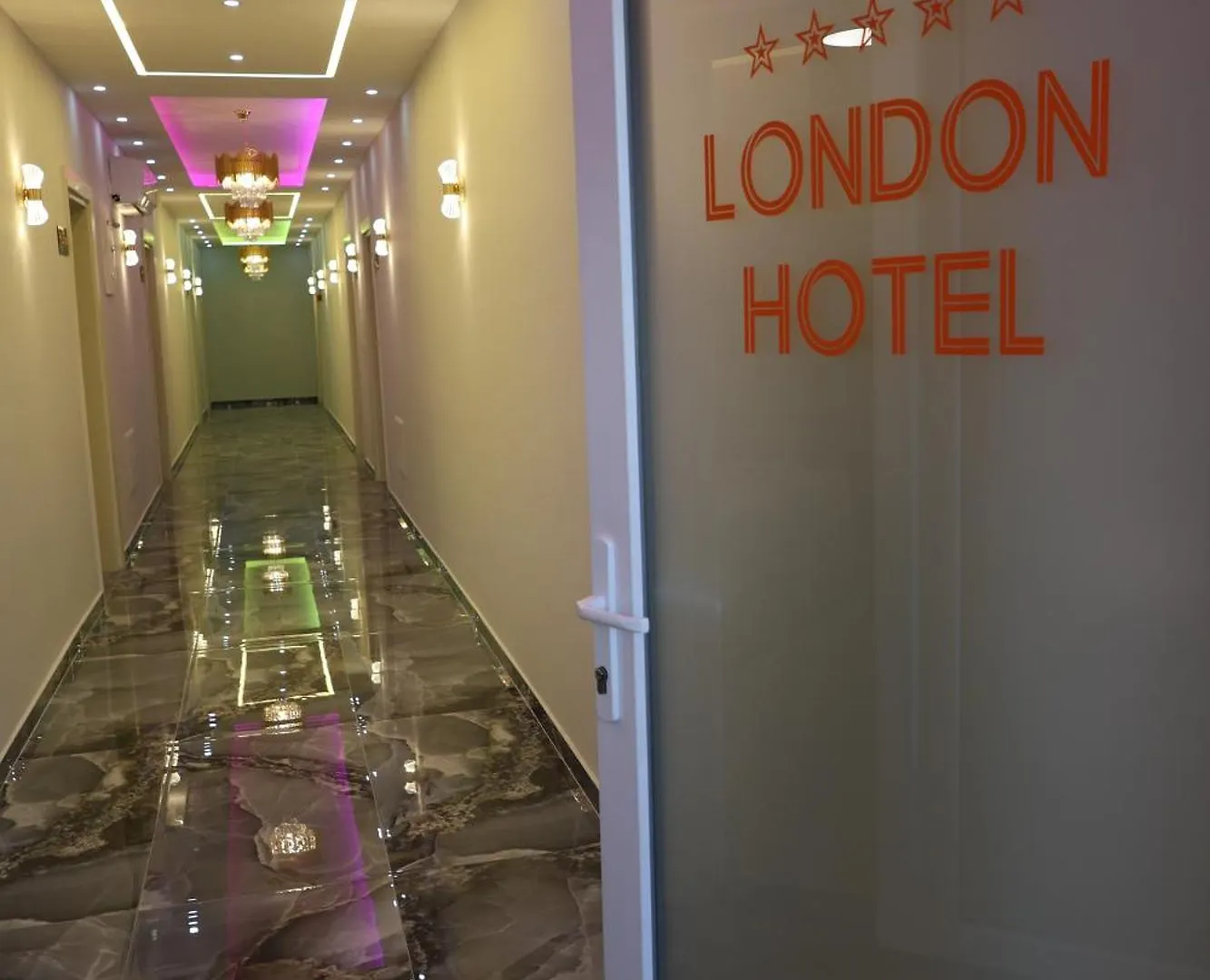 London Restaurant Hotel Kukes 4*,