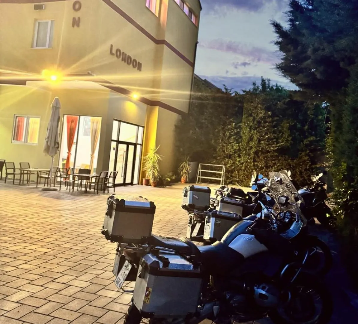 London Restaurant Hotel Kukes Албания